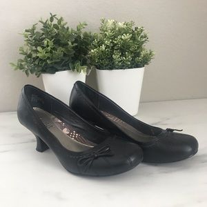 SOLD on Ⓜ️Womens kitten heels